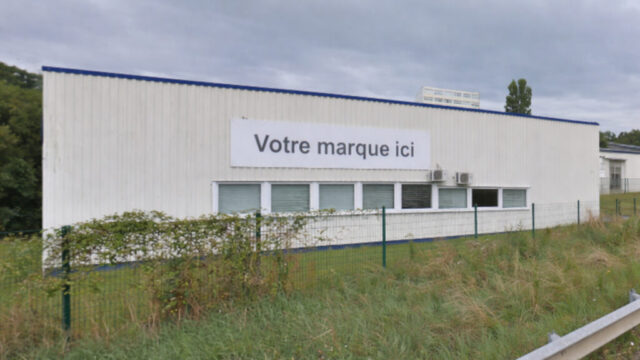 Bureaux vus depuis la bretelle d'accès à l'A31. Possibilité de signalétique